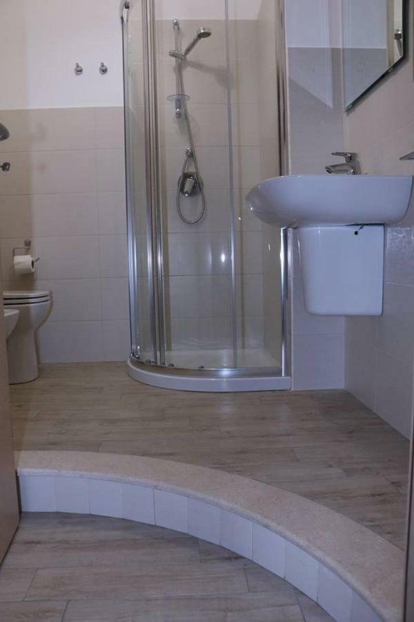 سان كاتالدو B&B Del Corso المظهر الخارجي الصورة