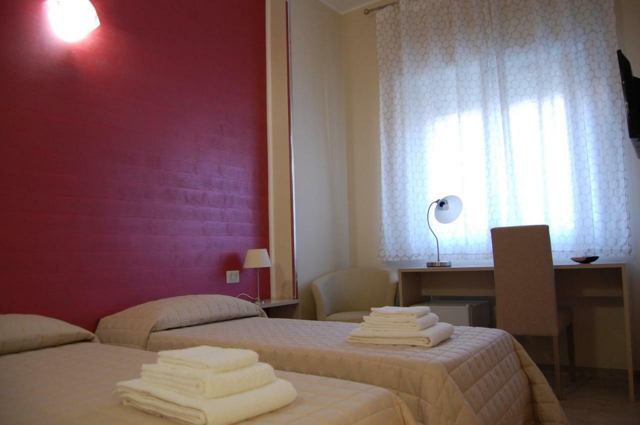 سان كاتالدو B&B Del Corso المظهر الخارجي الصورة