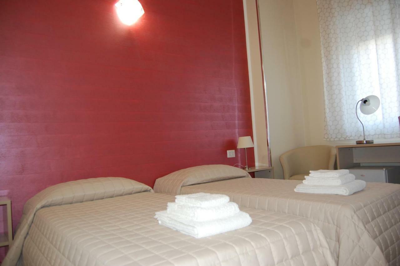 سان كاتالدو B&B Del Corso المظهر الخارجي الصورة