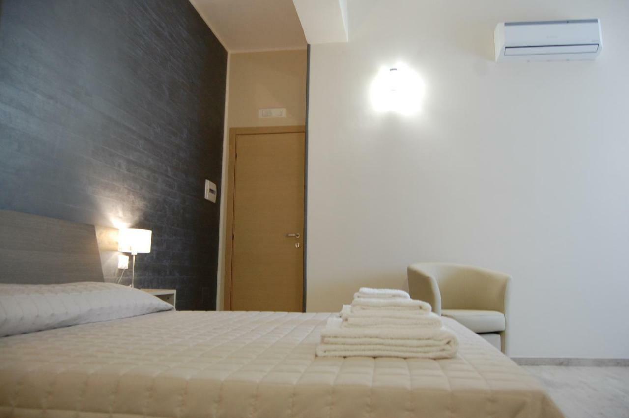 سان كاتالدو B&B Del Corso المظهر الخارجي الصورة