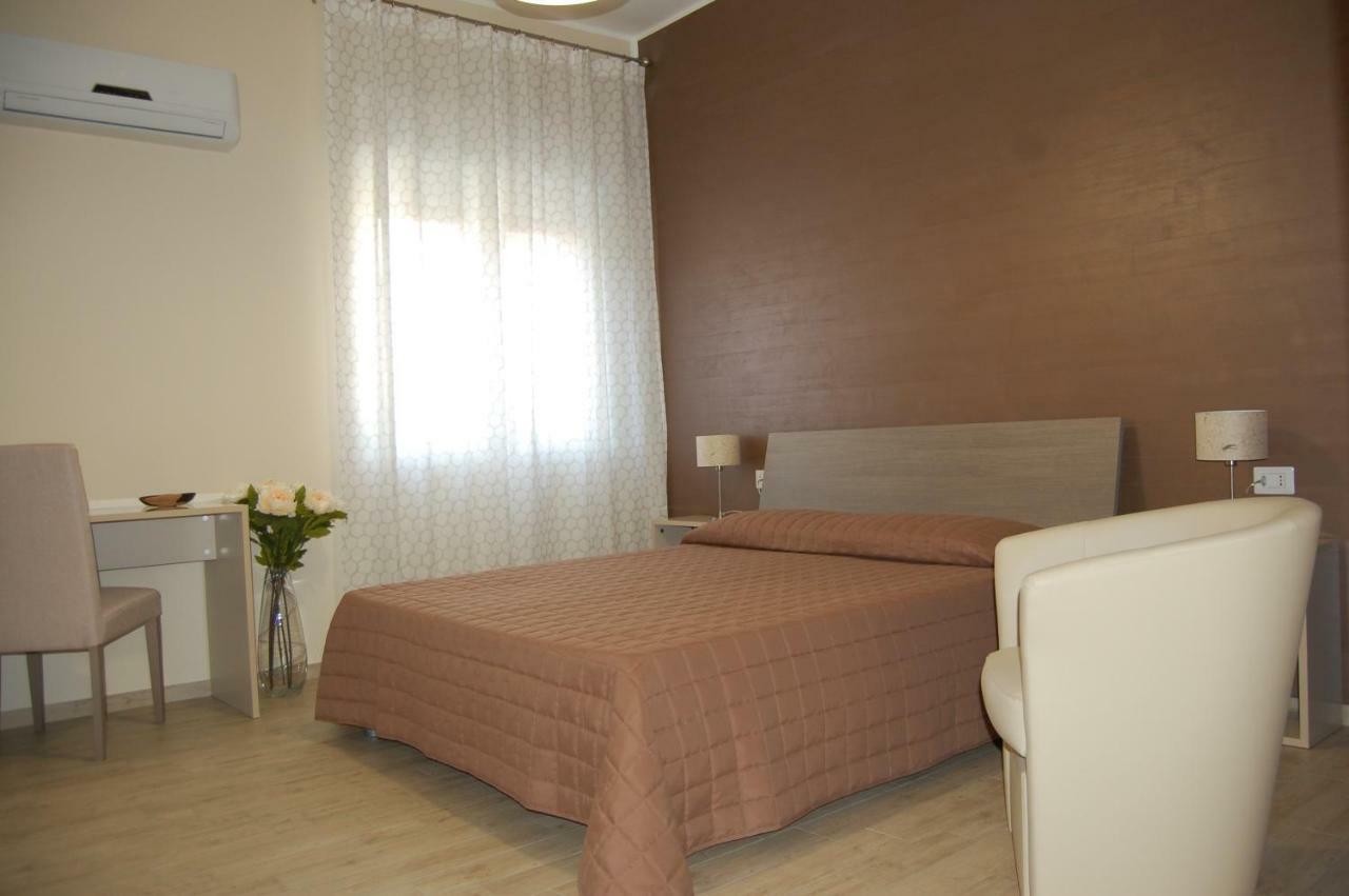 سان كاتالدو B&B Del Corso المظهر الخارجي الصورة