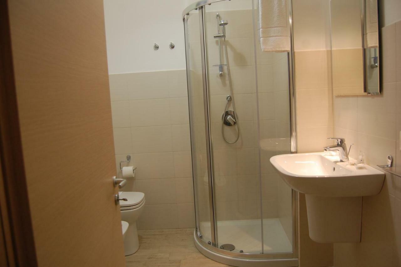 سان كاتالدو B&B Del Corso المظهر الخارجي الصورة