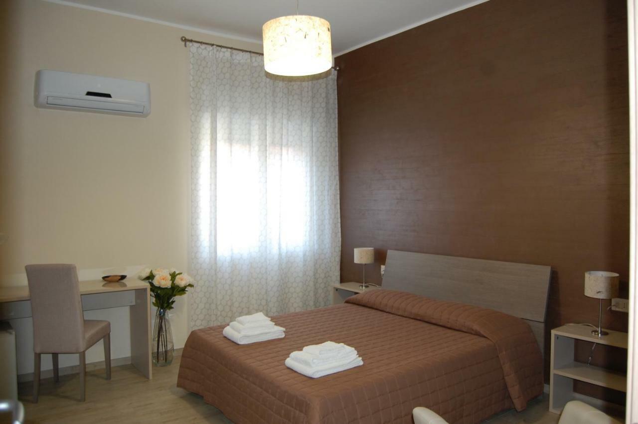 سان كاتالدو B&B Del Corso المظهر الخارجي الصورة