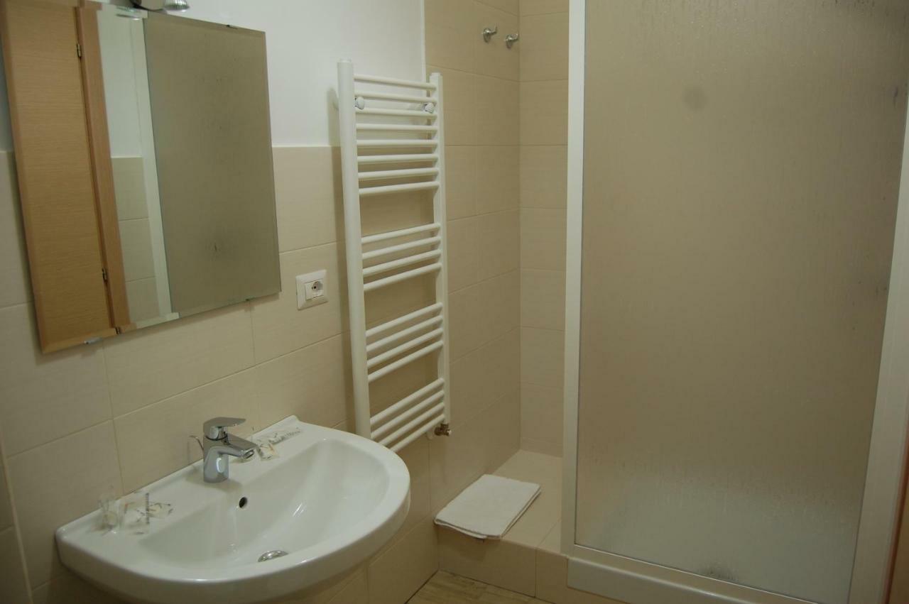 سان كاتالدو B&B Del Corso المظهر الخارجي الصورة