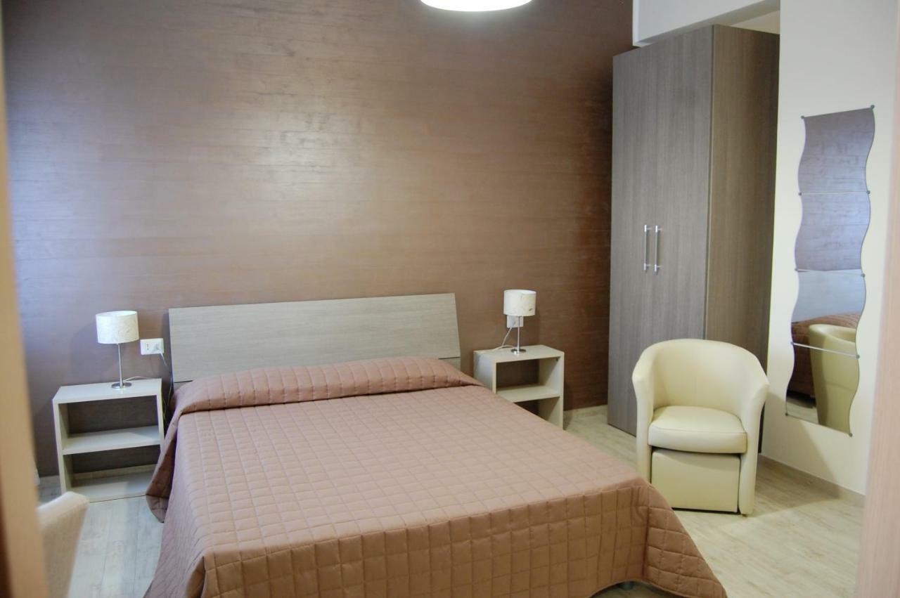 سان كاتالدو B&B Del Corso المظهر الخارجي الصورة
