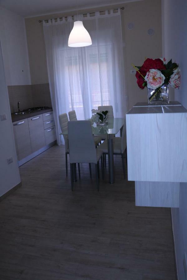 سان كاتالدو B&B Del Corso المظهر الخارجي الصورة