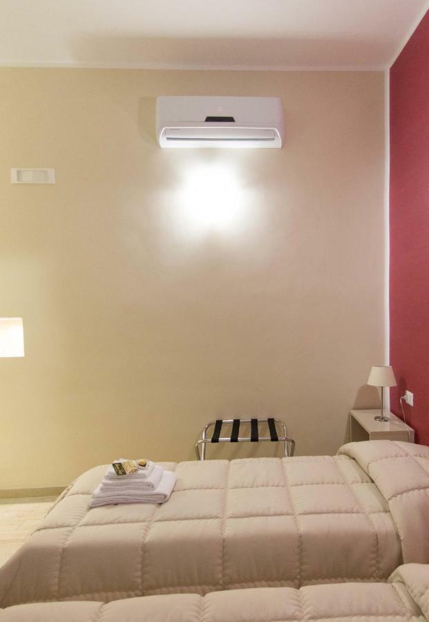 سان كاتالدو B&B Del Corso المظهر الخارجي الصورة