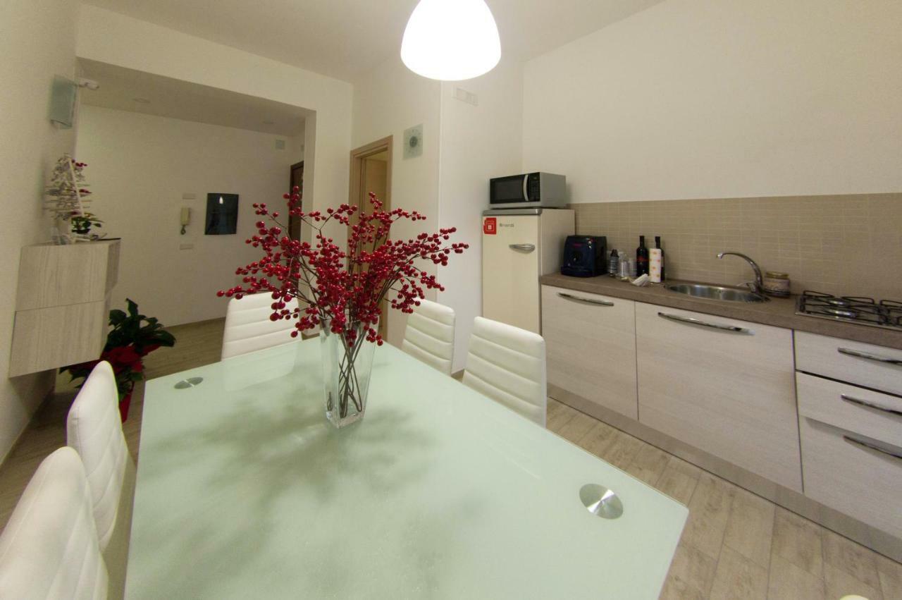 سان كاتالدو B&B Del Corso المظهر الخارجي الصورة