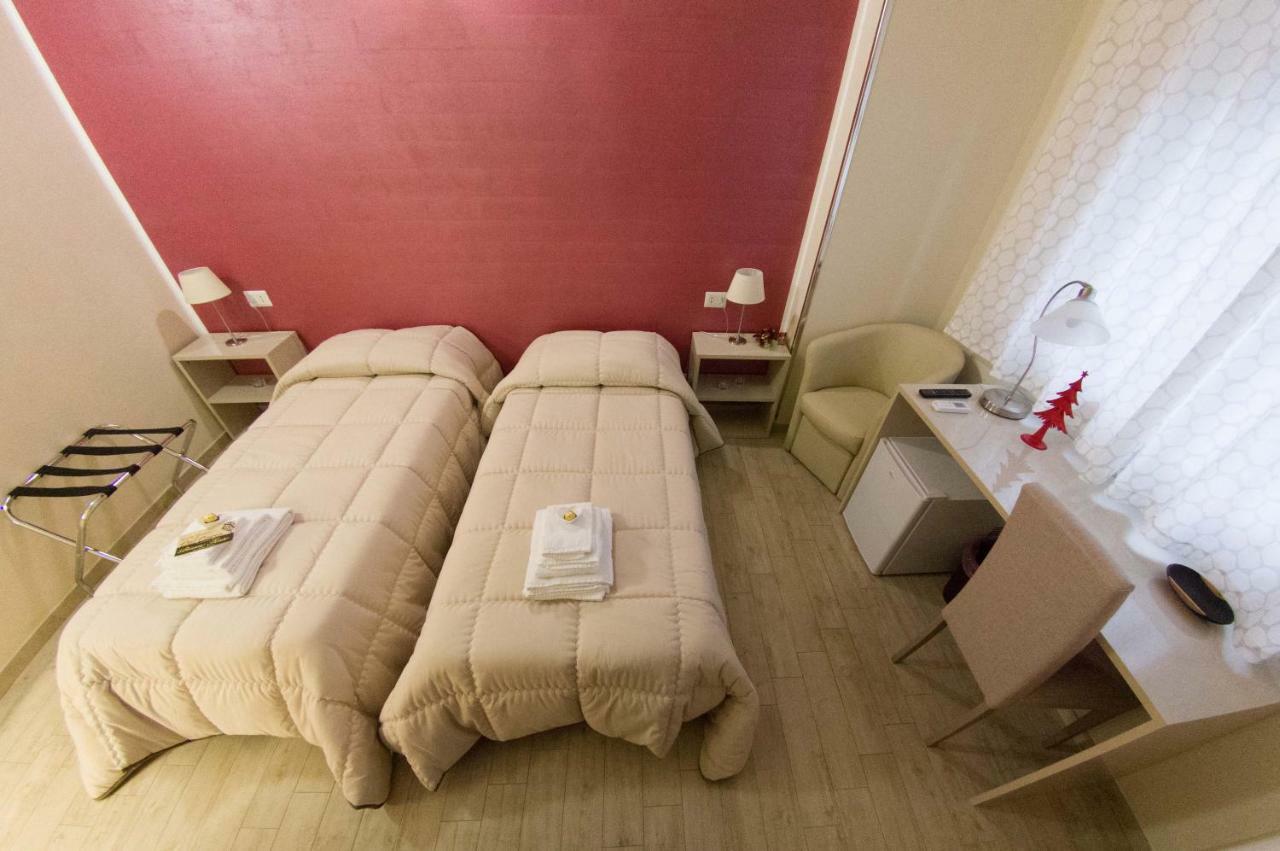 سان كاتالدو B&B Del Corso المظهر الخارجي الصورة