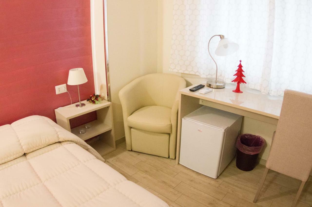 سان كاتالدو B&B Del Corso المظهر الخارجي الصورة