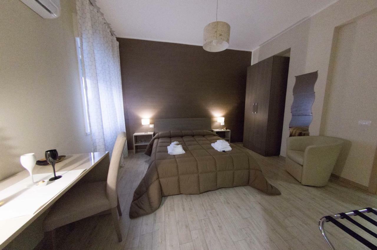 سان كاتالدو B&B Del Corso المظهر الخارجي الصورة
