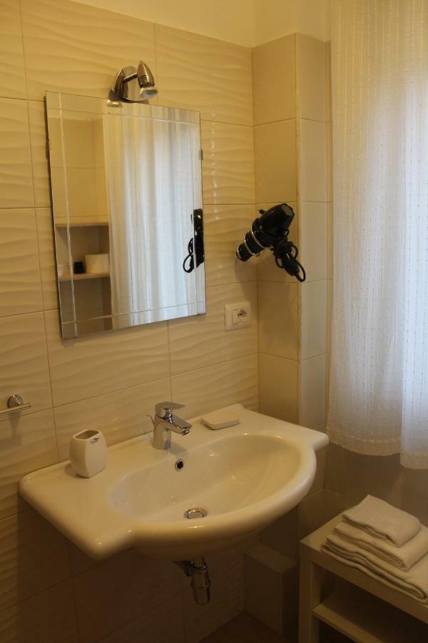 سان كاتالدو B&B Del Corso المظهر الخارجي الصورة